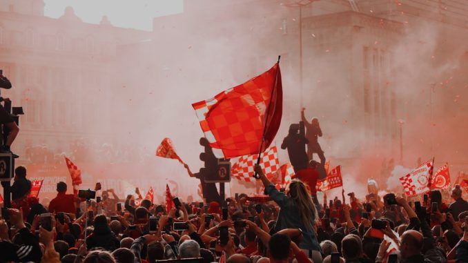 Supportrarnas resa och upplevelse under EM-kvalet illustration